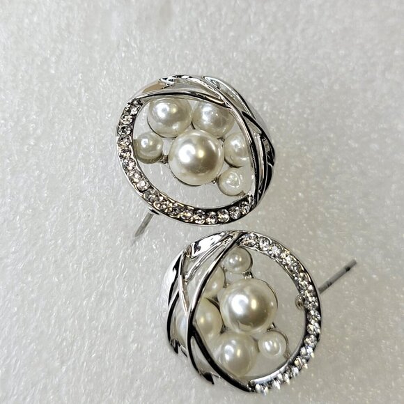 Pearls and Silver Crystal Small Earrings - Picture 2 of 6